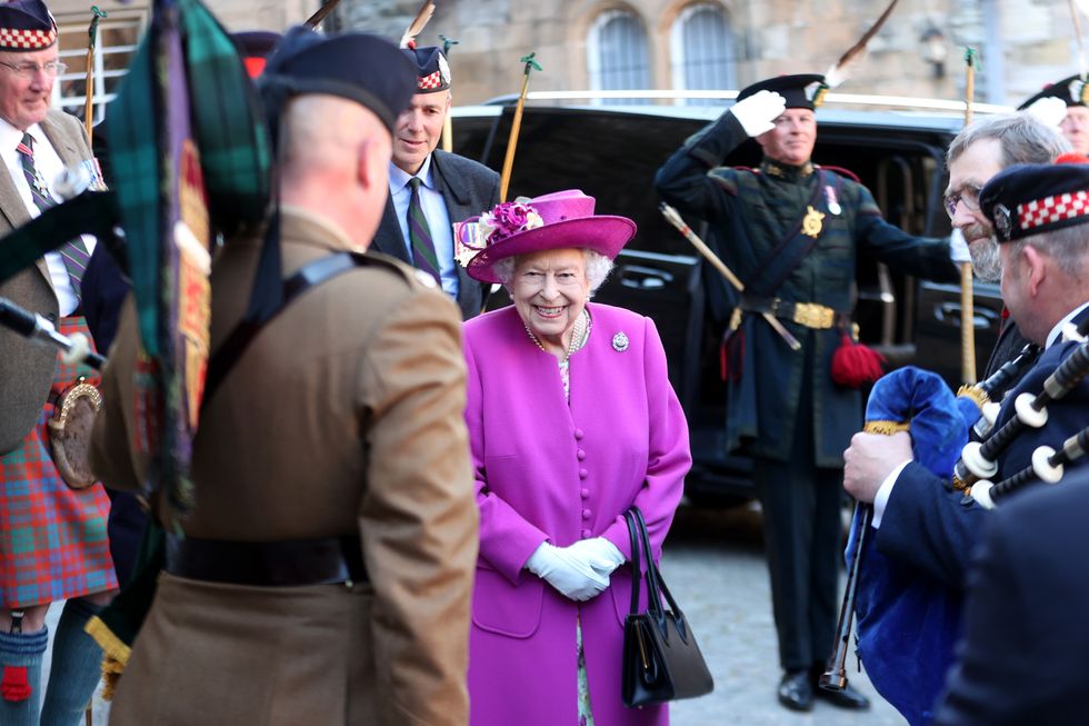 the queen visits stirling castle