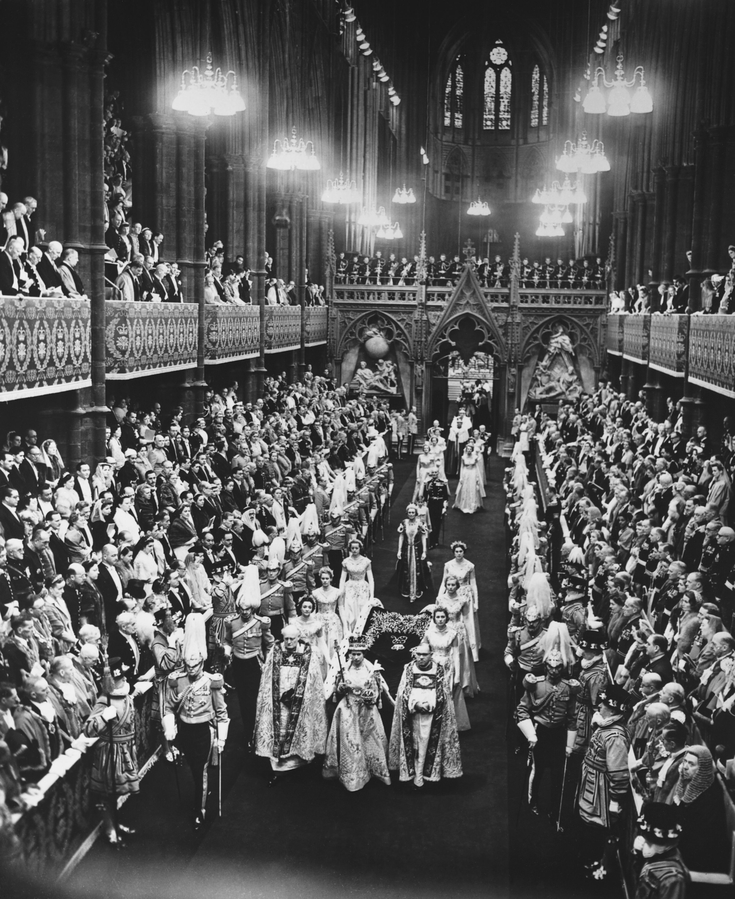 チャールズ国王も間近! 70年前のエリザベス女王の戴冠式を チャールズ国王も間近! 70年前のエリザベス女王の戴冠式を