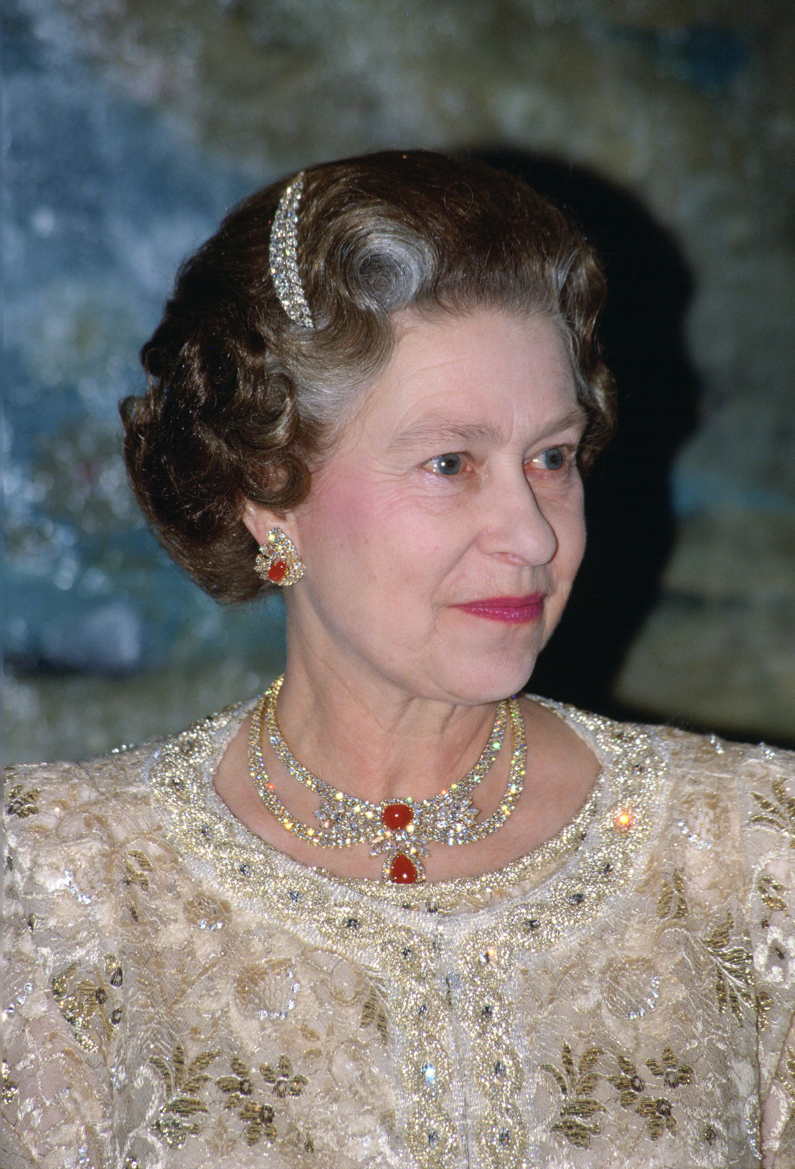 Queen Elizabeth II Circa 1950s Inspired Hair Tutorial  YouTube