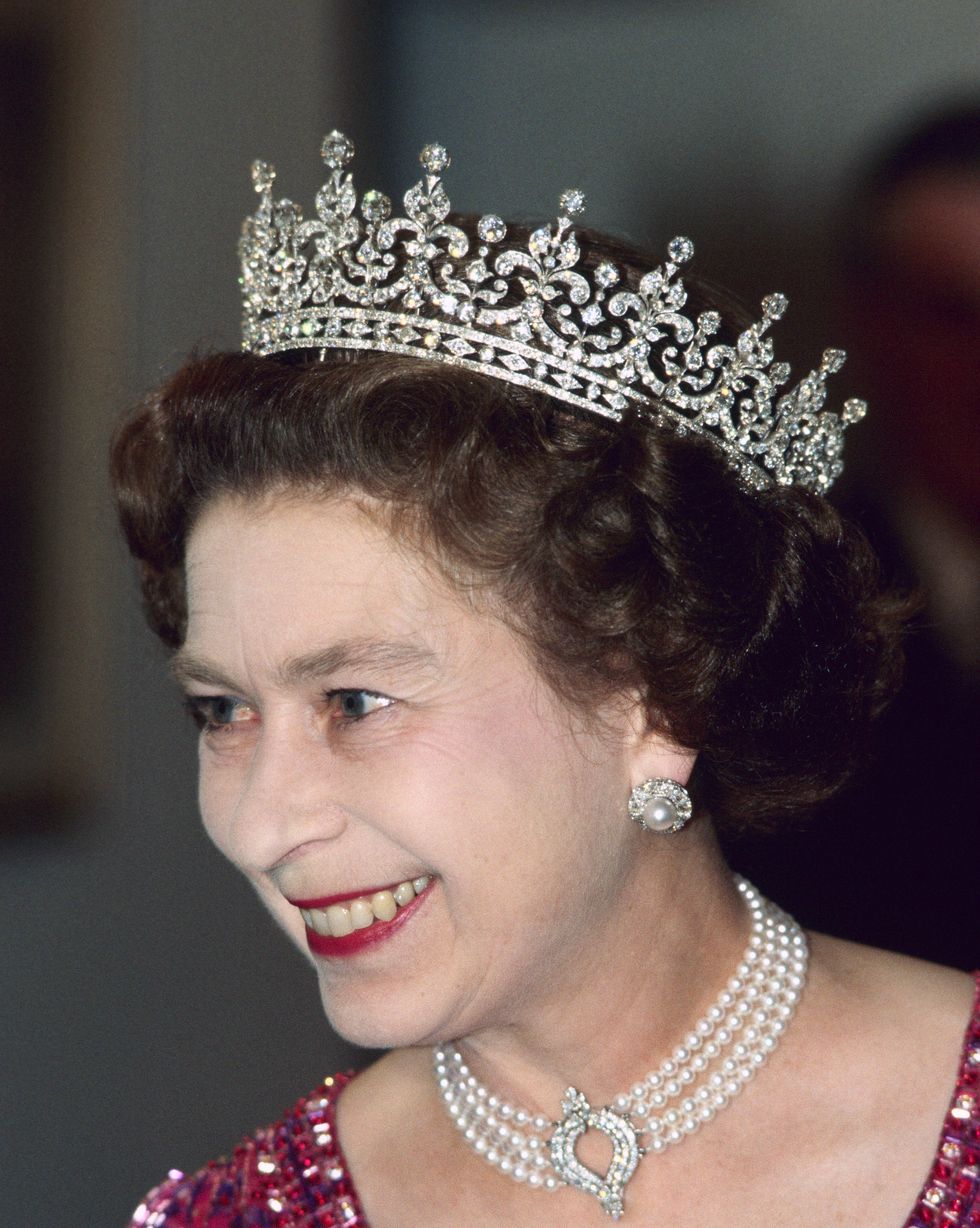 キャサリン皇太子妃　エリザベス女王　ジュエリー　ティアラ　ダイヤモンド　ロイヤルファミリー