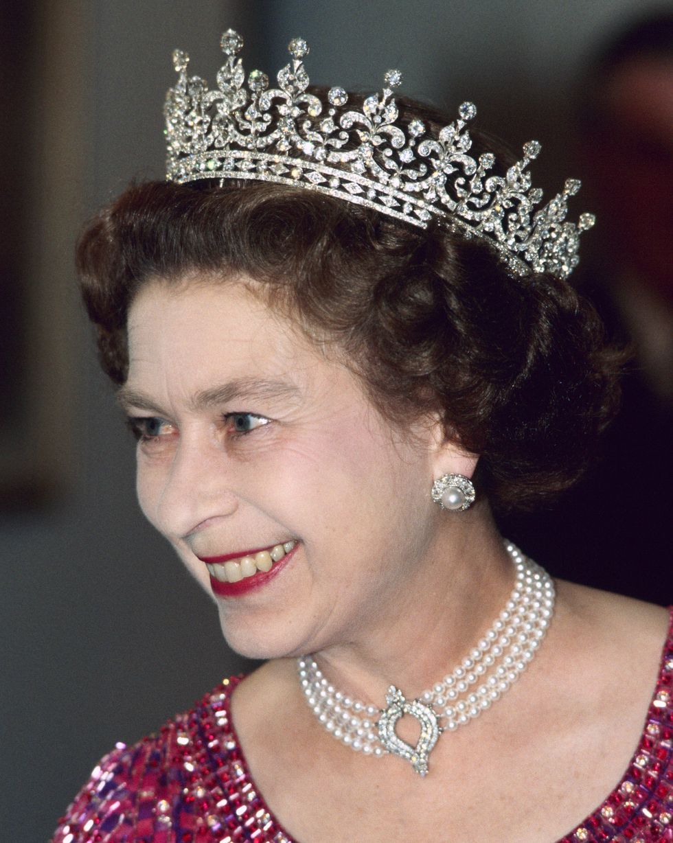 キャサリン皇太子妃　エリザベス女王　ジュエリー　ティアラ　ダイヤモンド　ロイヤルファミリー