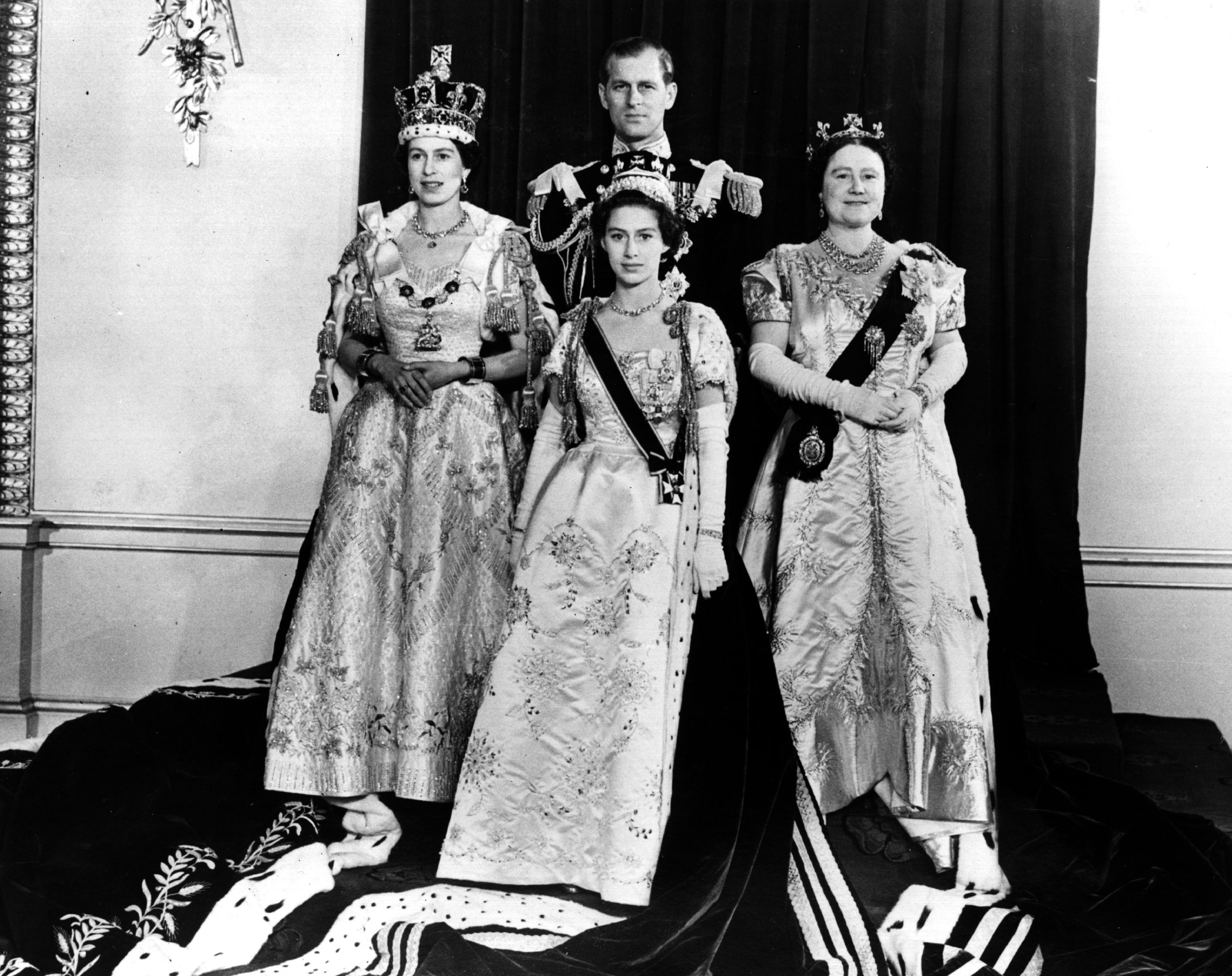 チャールズ国王も間近！ 70年前のエリザベス女王の戴冠式を