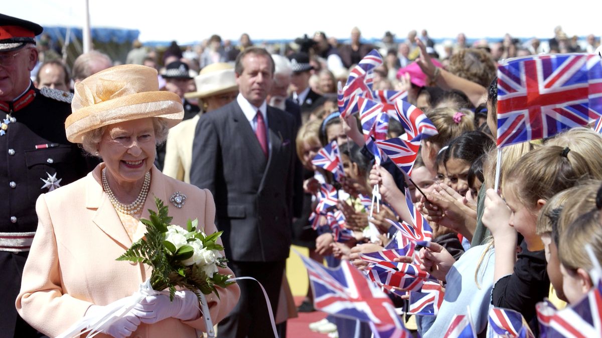 preview for COSMO - La regina Elisabetta II in un video di 1 minuto