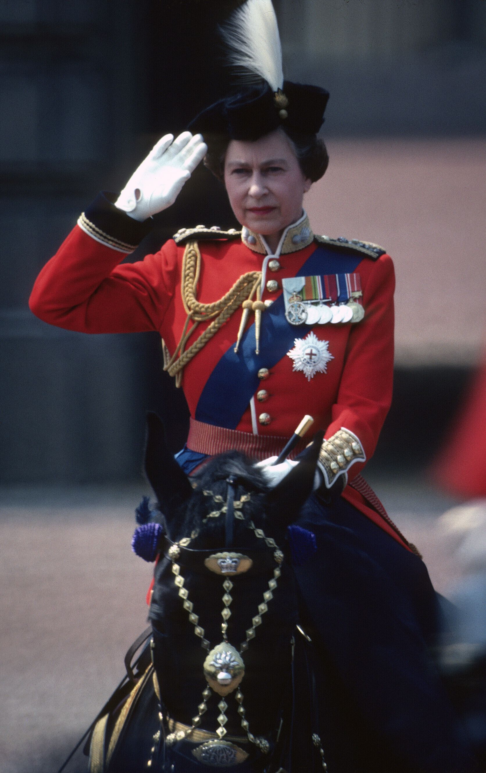 queen-elizabeth-ll-salutes-during-troopi