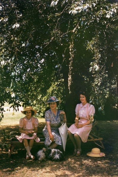 royal family queen elizabeth i with her daughters princess elizabeth and princess margaret