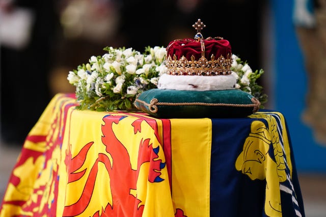 queen funeral flowers