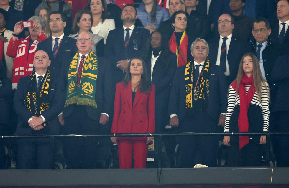 reina letizia e infanta sofia en el palco de la final mundial futbol femenino