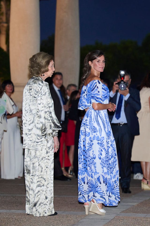 letizia durante la recepción a las autoridades en palma de mallorca