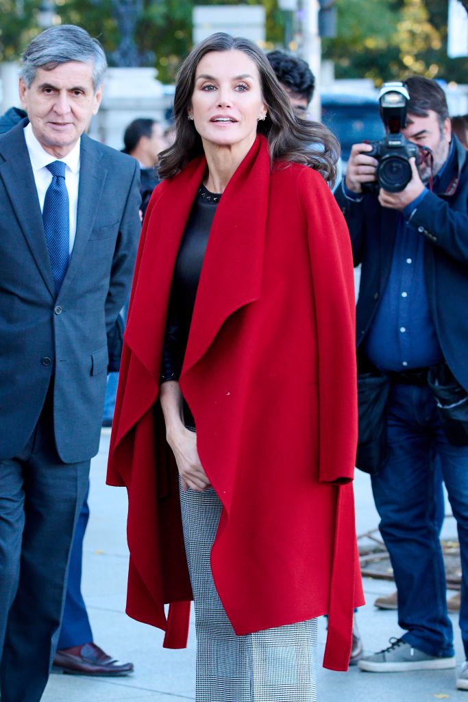 reina letizia abrigo rojo