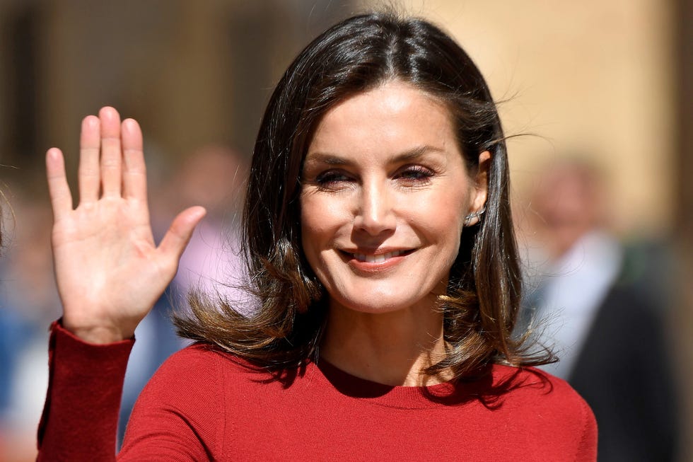 La reina Letizia apuesta por el rojo, una vez más