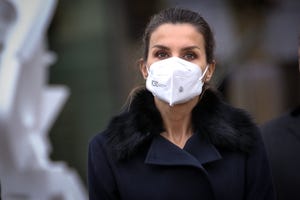 spanish royals inaugurate a monument to tribute health workers who died during the covid pandemic