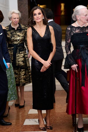 reina letizia vestido lentejuelas rotate fiesta favorecedor