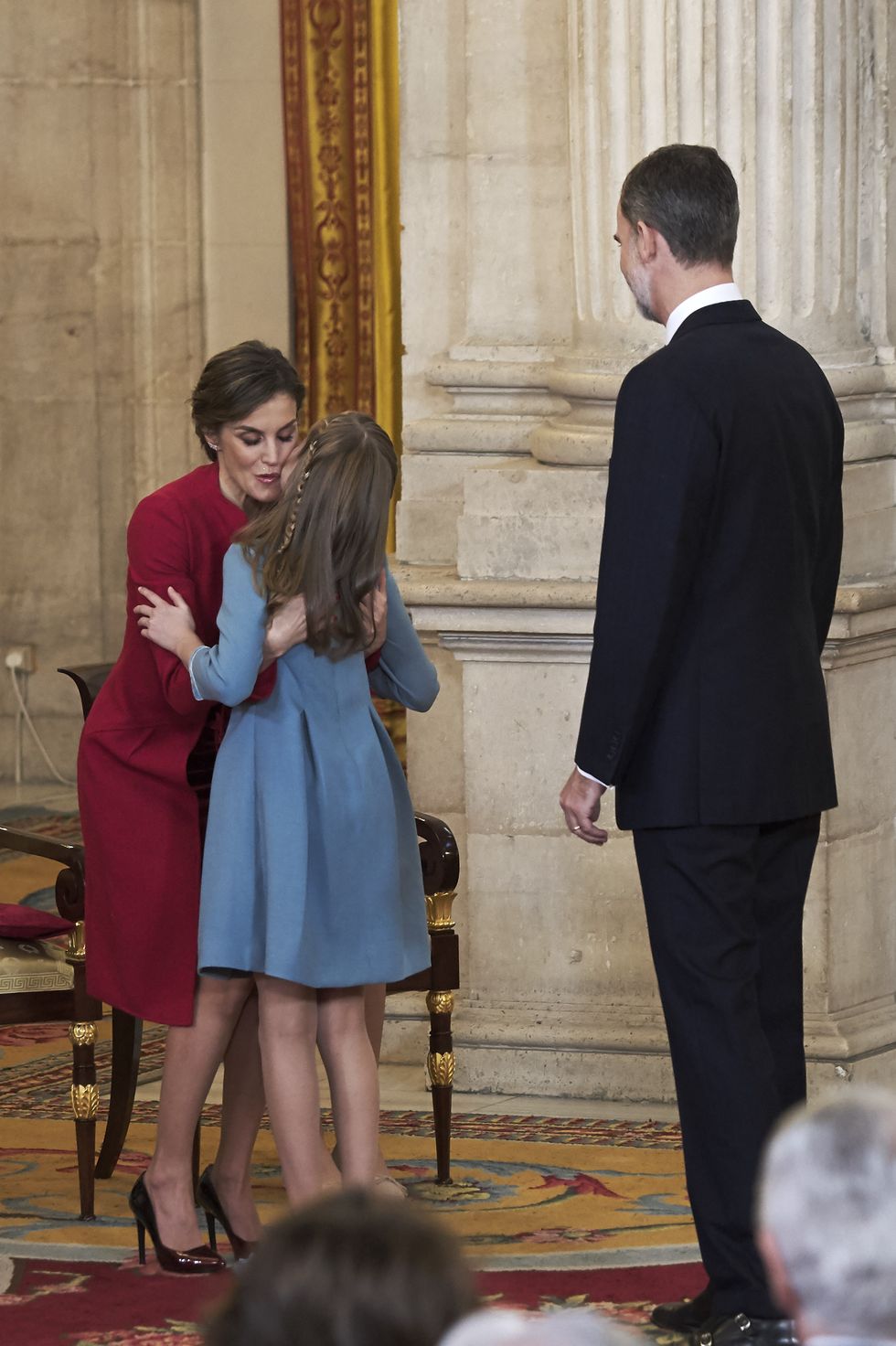 king felipe of spain delivers collar of the distinguished 'toison de oro' to princess leonor
