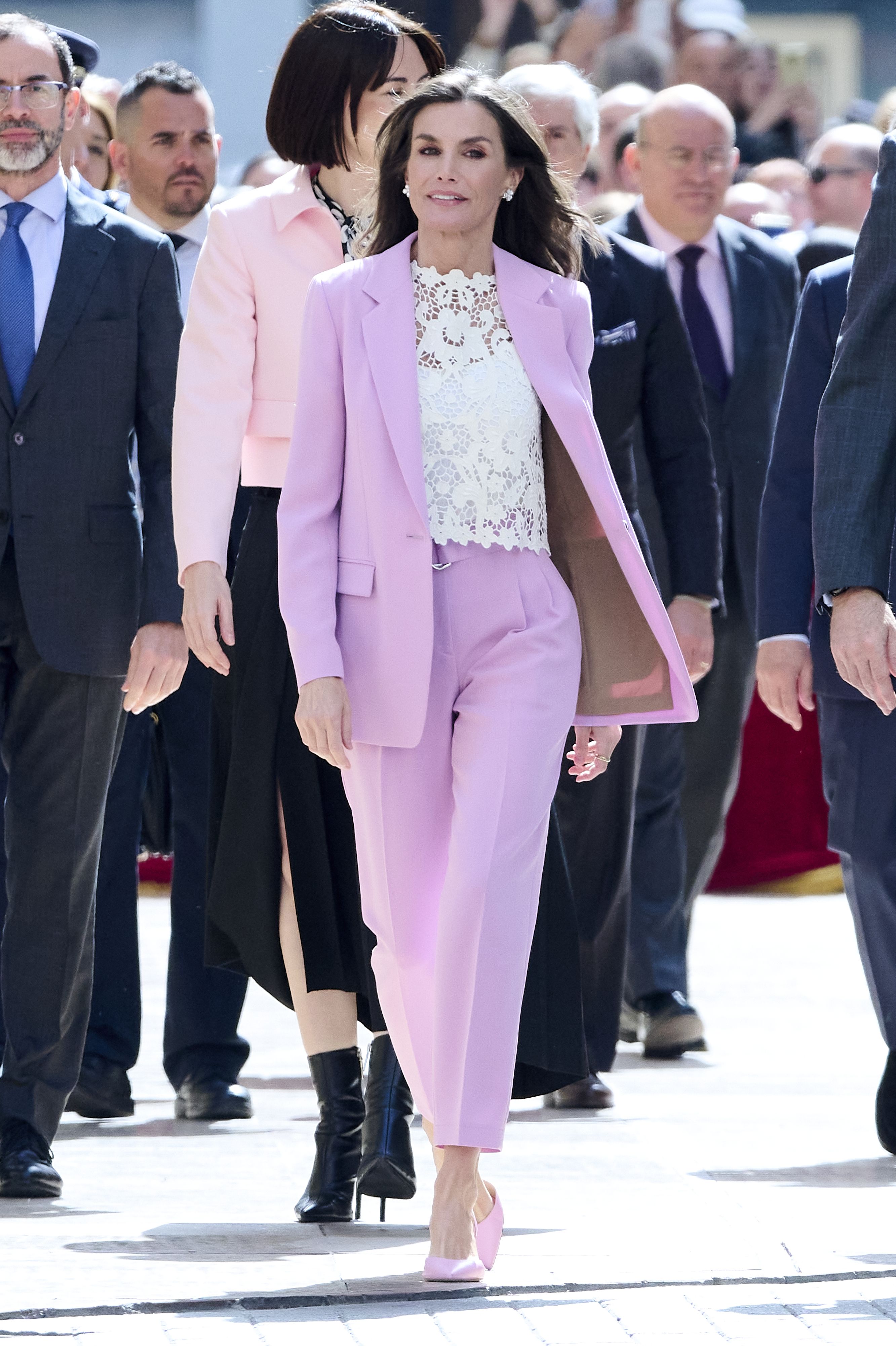 La evolucion del estilo de la reina Letizia sus mejores looks y vestidos mas importantes