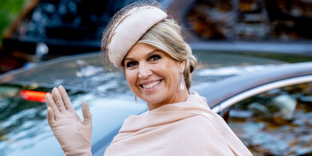 Queen Máxima combines leather pants with lace-up shoes