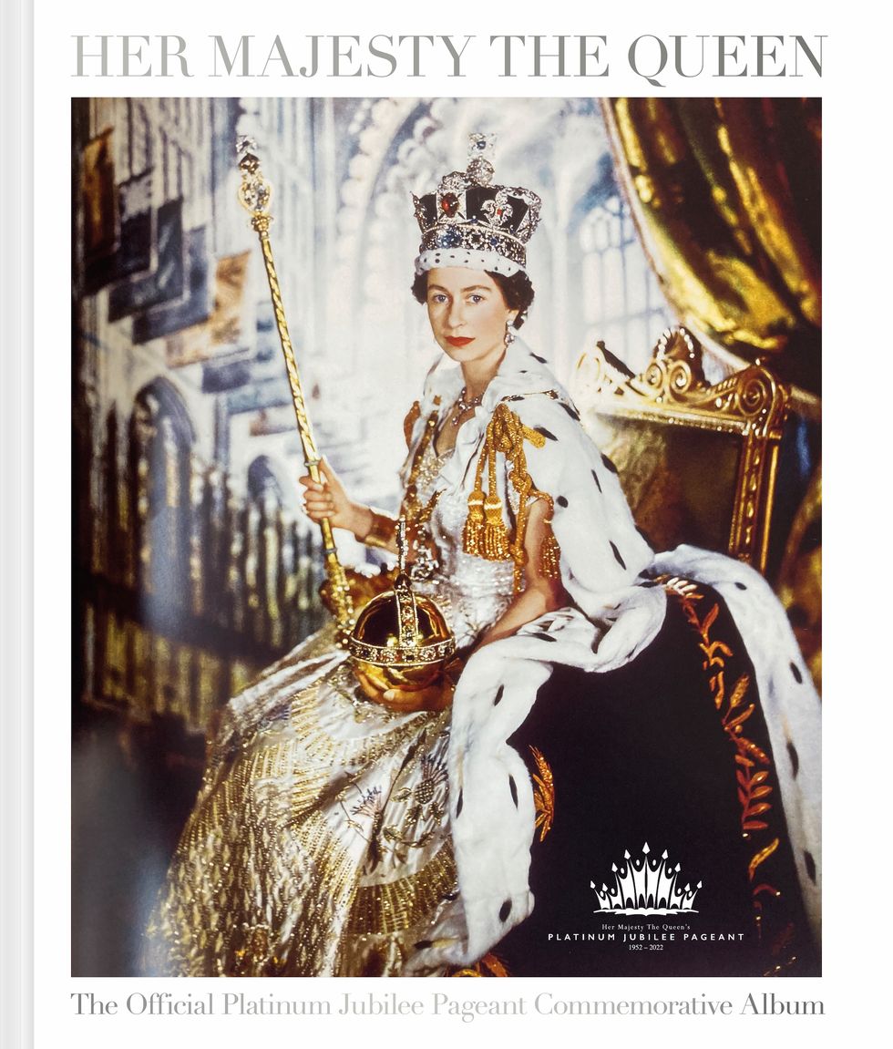 her majesty the queen the official platinum jubilee pageant commemorative album