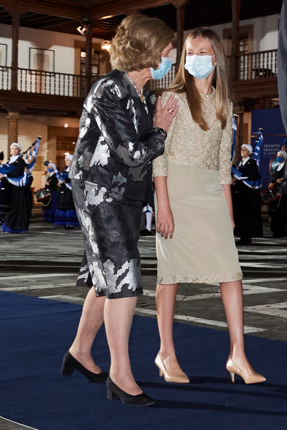 la reina sofia con su nieta leonro de borbon en los premios princesa de asturias