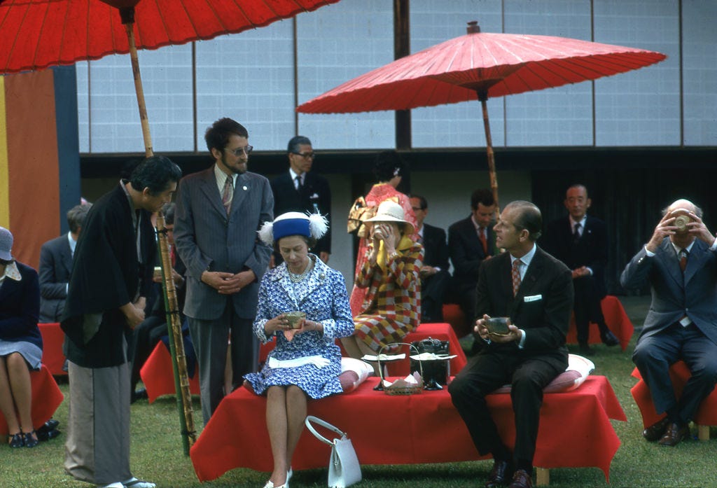 queen travelled monarch