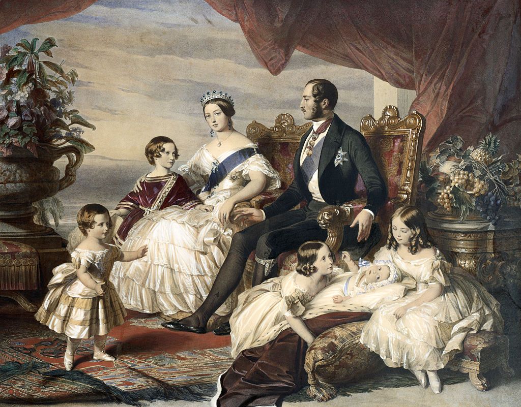 https://hips.hearstapps.com/hmg-prod/images/queen-victoria-and-prince-albert-with-five-of-their-news-photo-1679581578.jpg