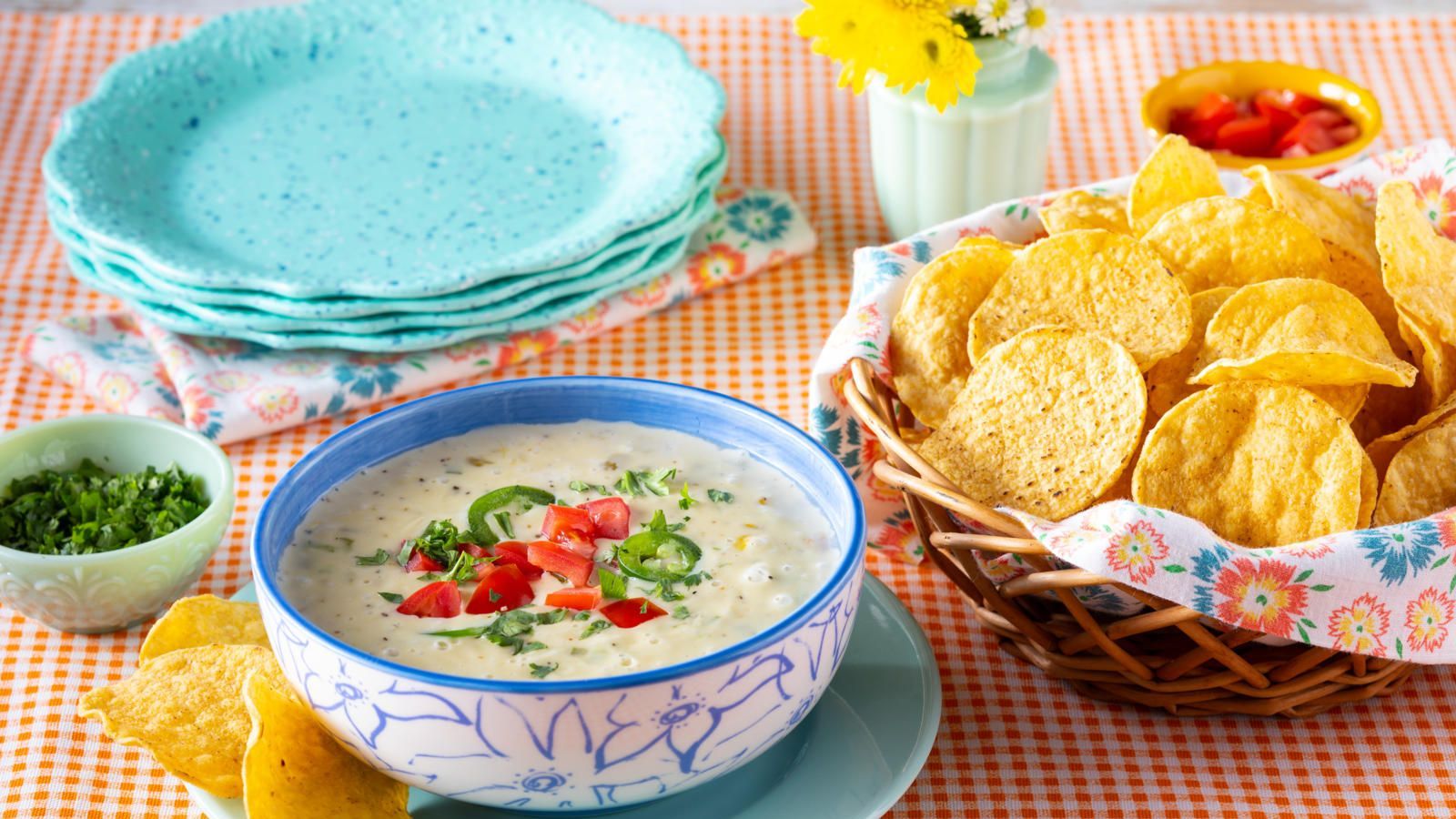 Crock pot white queso dip (& VIDEO!)- White Queso Dip recipe