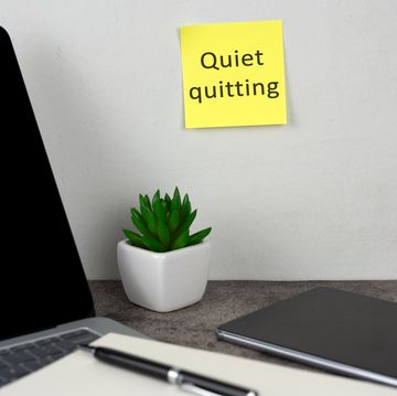 quiet quitting text on adhesive note
