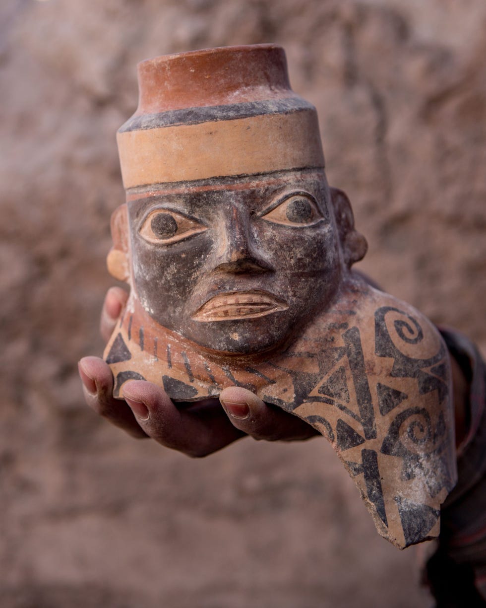 Waridrinkvaten als het exemplaar op de foto dat in Quilcapampa is opgegraven zijn in heel Peru gevonden