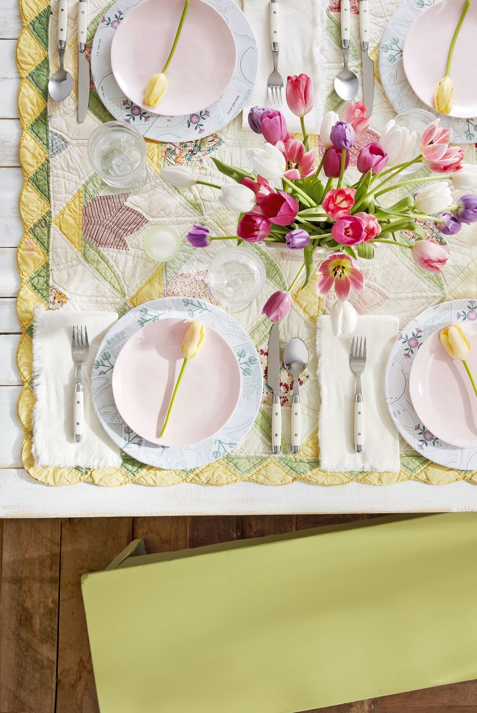 https://hips.hearstapps.com/hmg-prod/images/quilt-tablecloth-rustic-bridal-shower-idea-1553103746.jpg?crop=0.791xw:1.00xh;0.107xw,0&resize=980:*