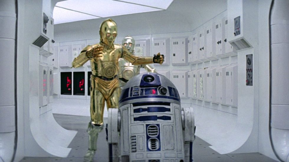 r2 d2 and c 3po in star wars a new hope