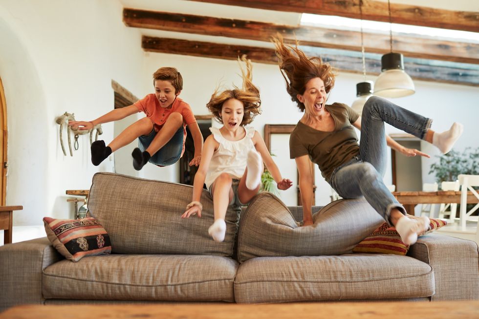 Descargar energía en familia es clave para superar el teletrabajo con niños