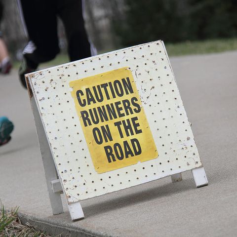 runners race sign