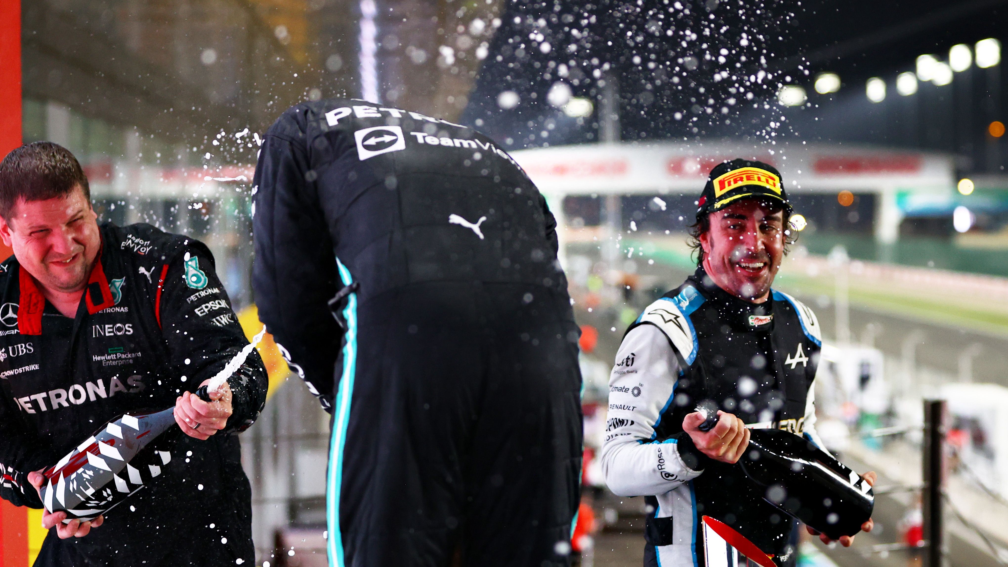 Gallery: Lewis Hamilton's Win For Mercedes At The Inaugural F1 Qatar ...