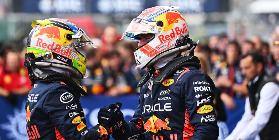 Sergio Pérez y Max Verstappen - GP Bélgica 2023 sergio pérez y max verstappen celebran un nuevo doblete de red bull en bélgica