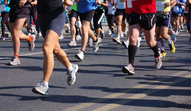 racers frozen in time during a marathon