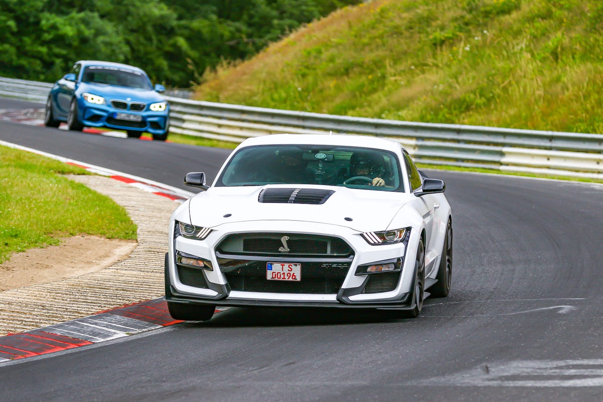 www.roadandtrack.com