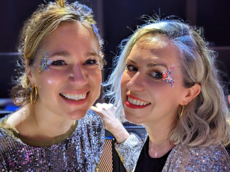 rachel blackmore with her beloved sister kate, left