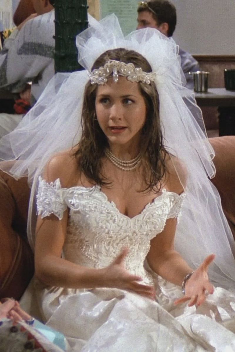 Who had the better wedding dress? Rachel, Monica, or Phoebe?  👰‍♀️👰🏻‍♀️👰🏼‍♀️ : r/howyoudoin