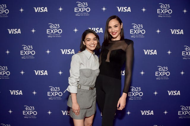 rachel-zegler-and-gal-gadot-attend-d23-expo-2022-at-anaheim-news-photo-1662829378.jpg