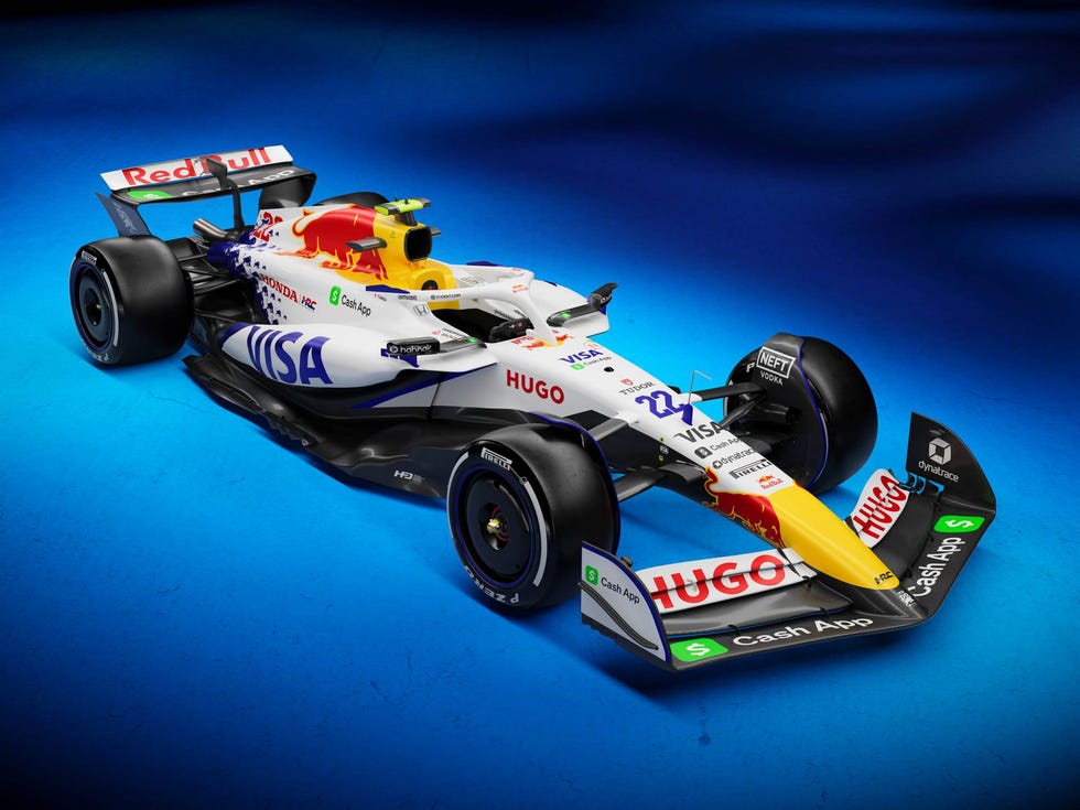 https://hips.hearstapps.com/hmg-prod/images/racing-bulls-2025-26-67b5a0bd7d40b.jpg?crop=1xw:1xh;center,top&resize=980:*