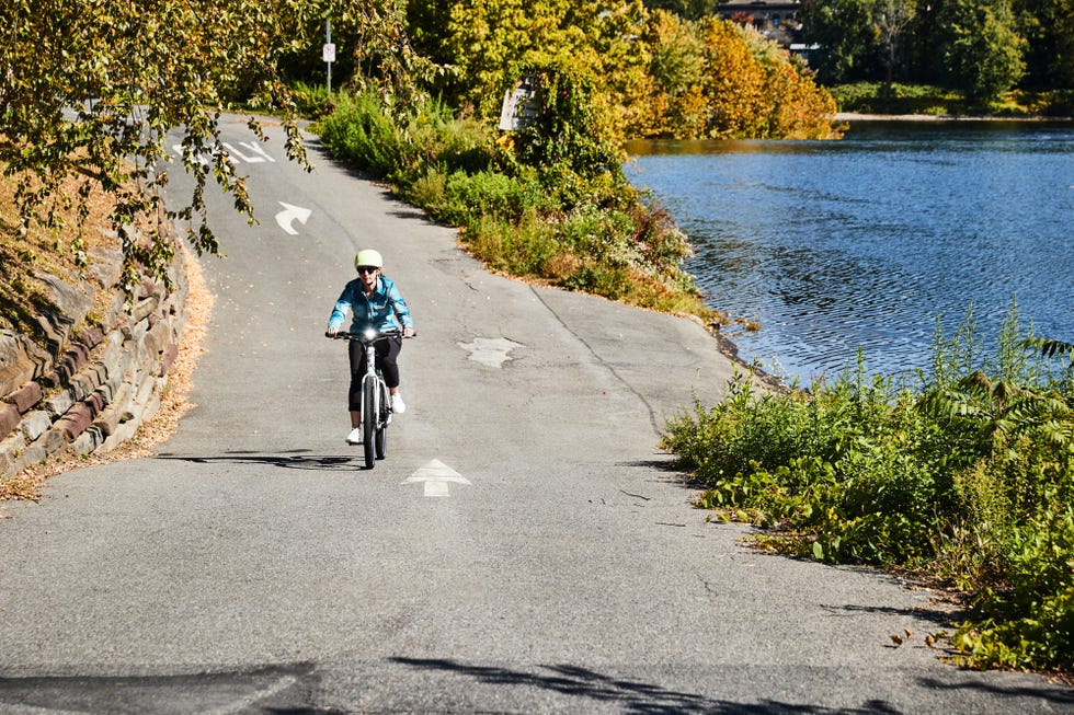 rad power radmission electric hybrid bike ridden by amy wolff in easton, pa in october 2022