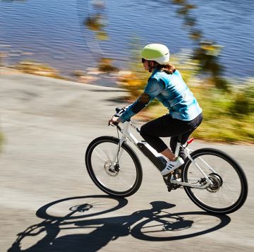 rad power radmission electric hybrid bike ridden by amy wolff in easton, pa in october 2022
