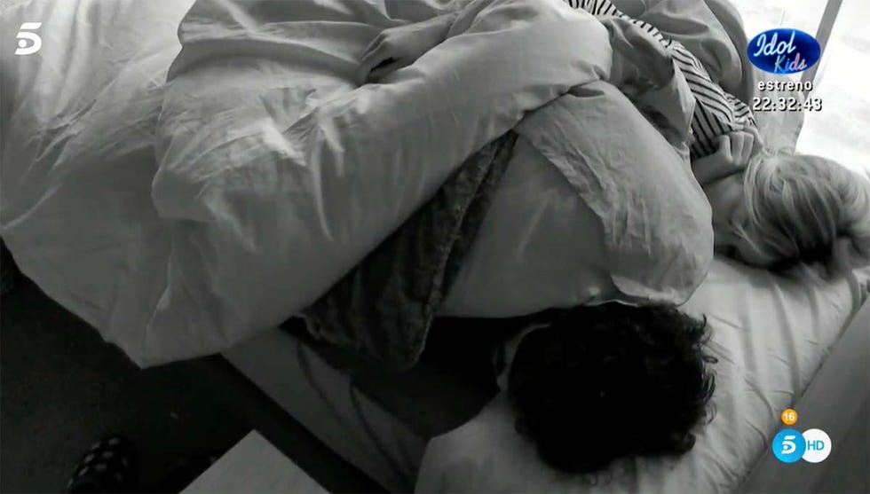rafa y alatzne cama