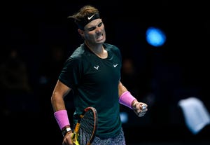 rafa nadal calentamiento en la cinta de correr en las atp finals