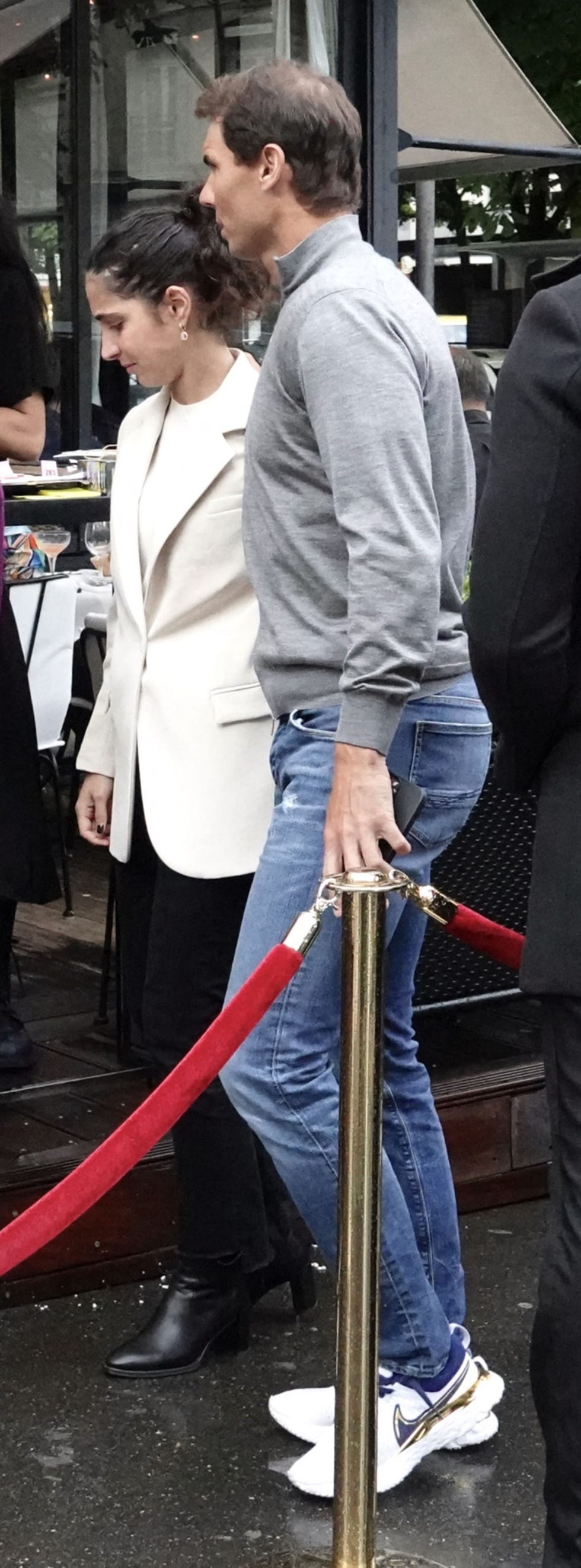 la pareja entra en un restaurante de la capital francesa el pasado 4 de junio