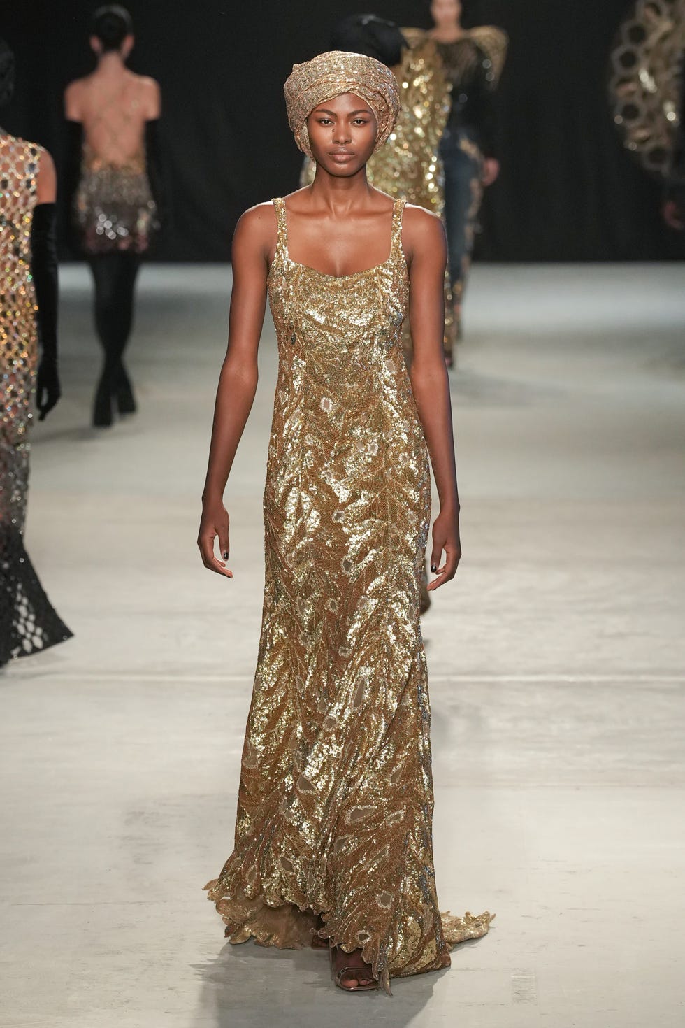 rahul-mishra-hc-s24-010-65ae9ebcd94f6.jpg?crop=1xw:1xh;center,top&resize=980:*