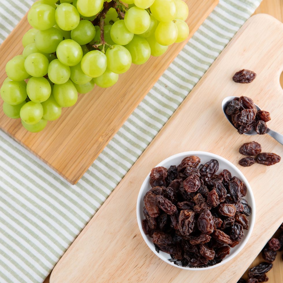 foods never to give dogs grapes raisins