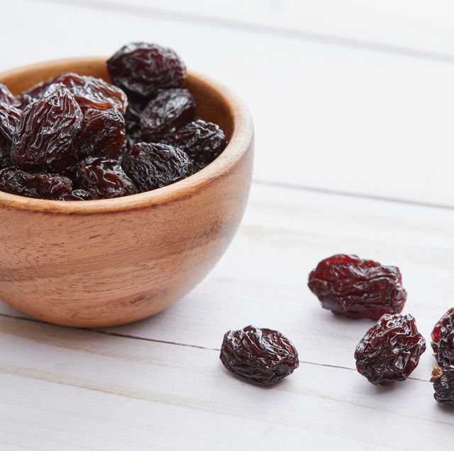 raisins in a bowl