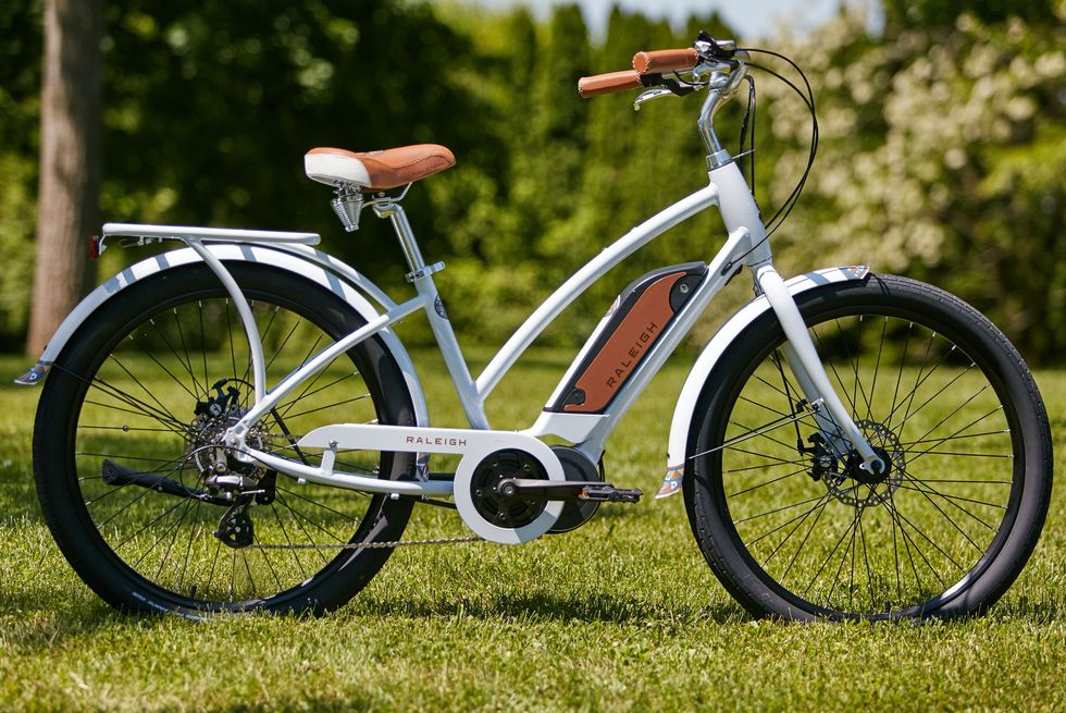 Land vehicle, Bicycle, Bicycle wheel, Vehicle, Bicycle part, Bicycle tire, Bicycle frame, Bicycle saddle, Bicycle handlebar, Hybrid bicycle, 
