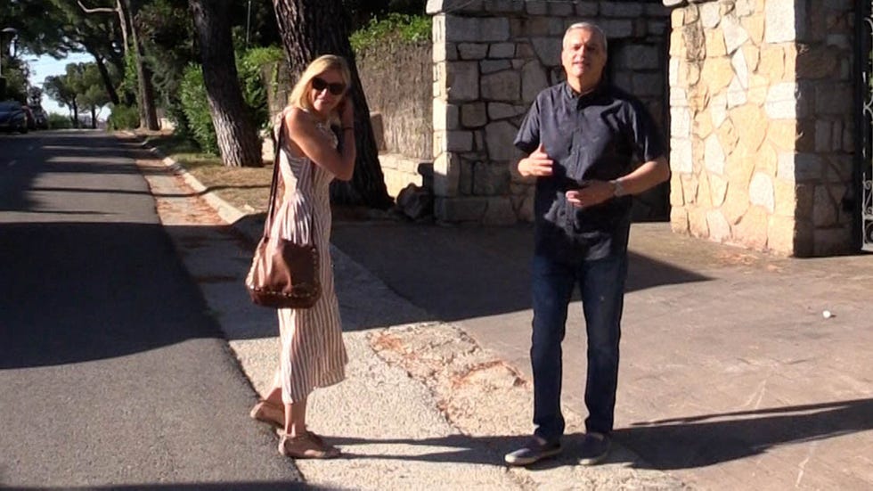 el presentador y su ex mujer posan a las puertas de la que fue su casa familiar