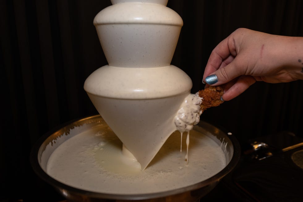 Food, Dairy, Whipped cream, Cuisine, Cream, Icing, Marshmallow creme, Dish, Drink, Dessert, 