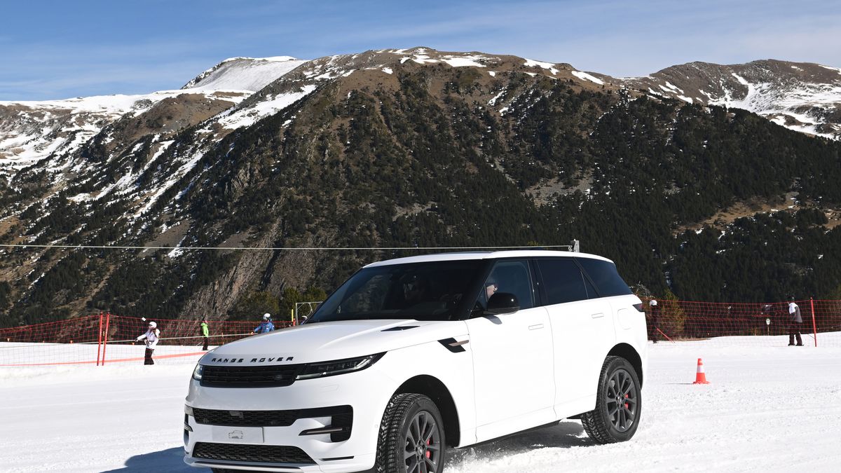 preview for Andorra Snow Challenge: Diversión y lecciones sobre nieve con el Range Rover Sport